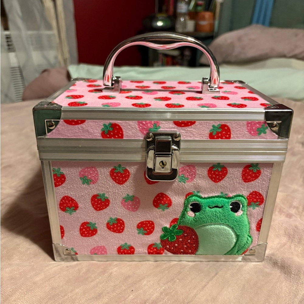 Claire’s Exclusive Pink Strawberry Frog Storage Box